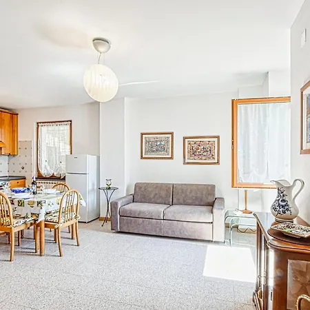 Beautiful In With House Sea View شقة
