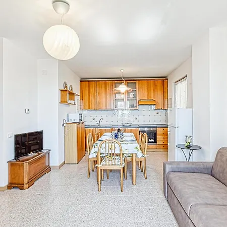 Beautiful In With House Sea View דירה *
